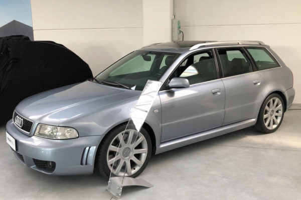 Audi rs4 avant 2001